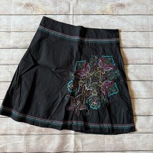 Heartsoul black skirt with embroidery size 9 cotton